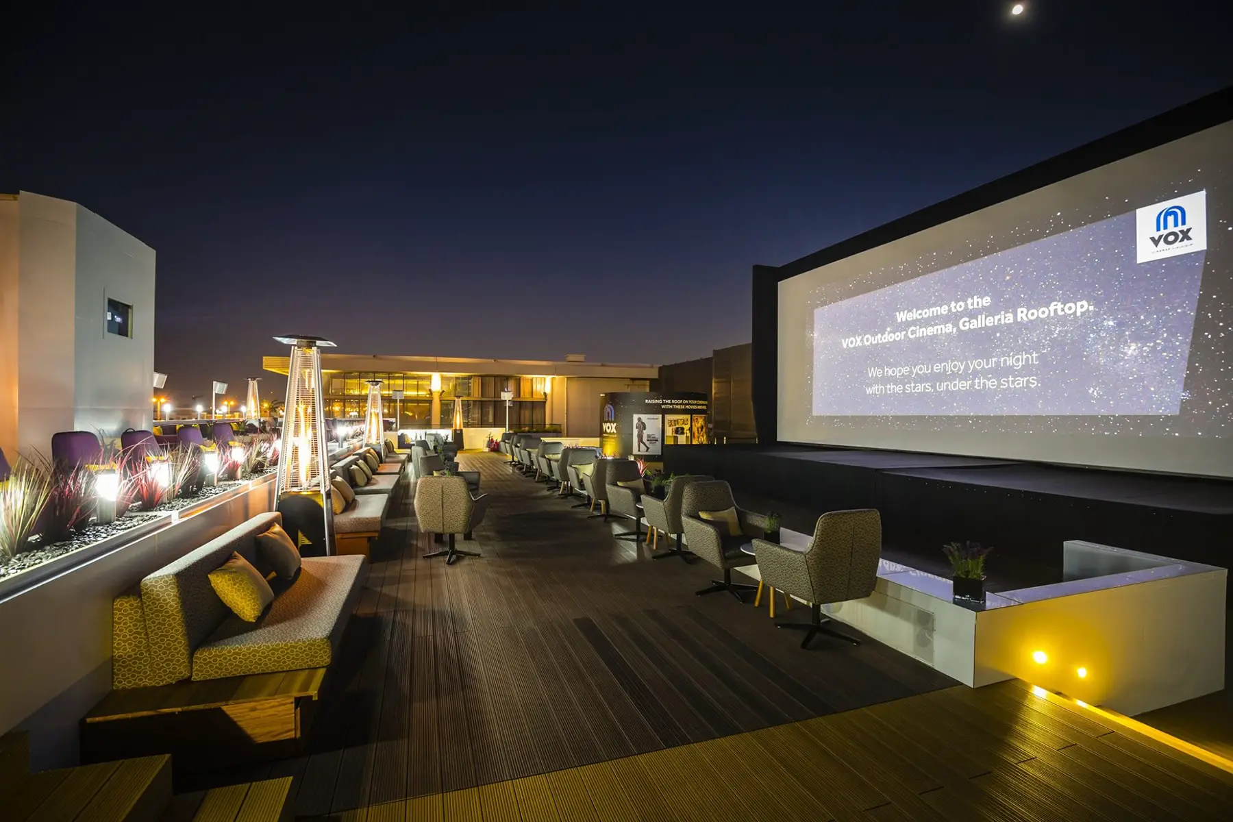 Outdoor English-language cinema in Dubai