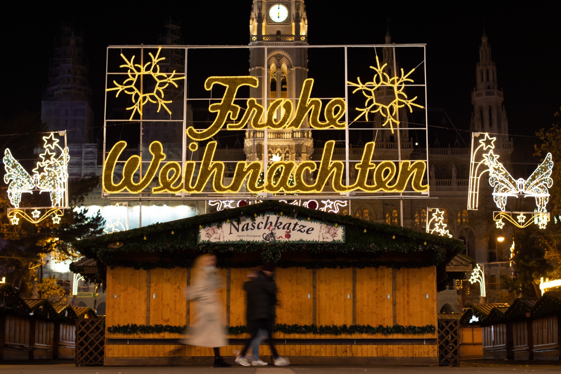  A closed Christmas market stall with a bright sign saying 'Frohe Weihnachten' ('Merry Christmas' in German) adorned with stars above