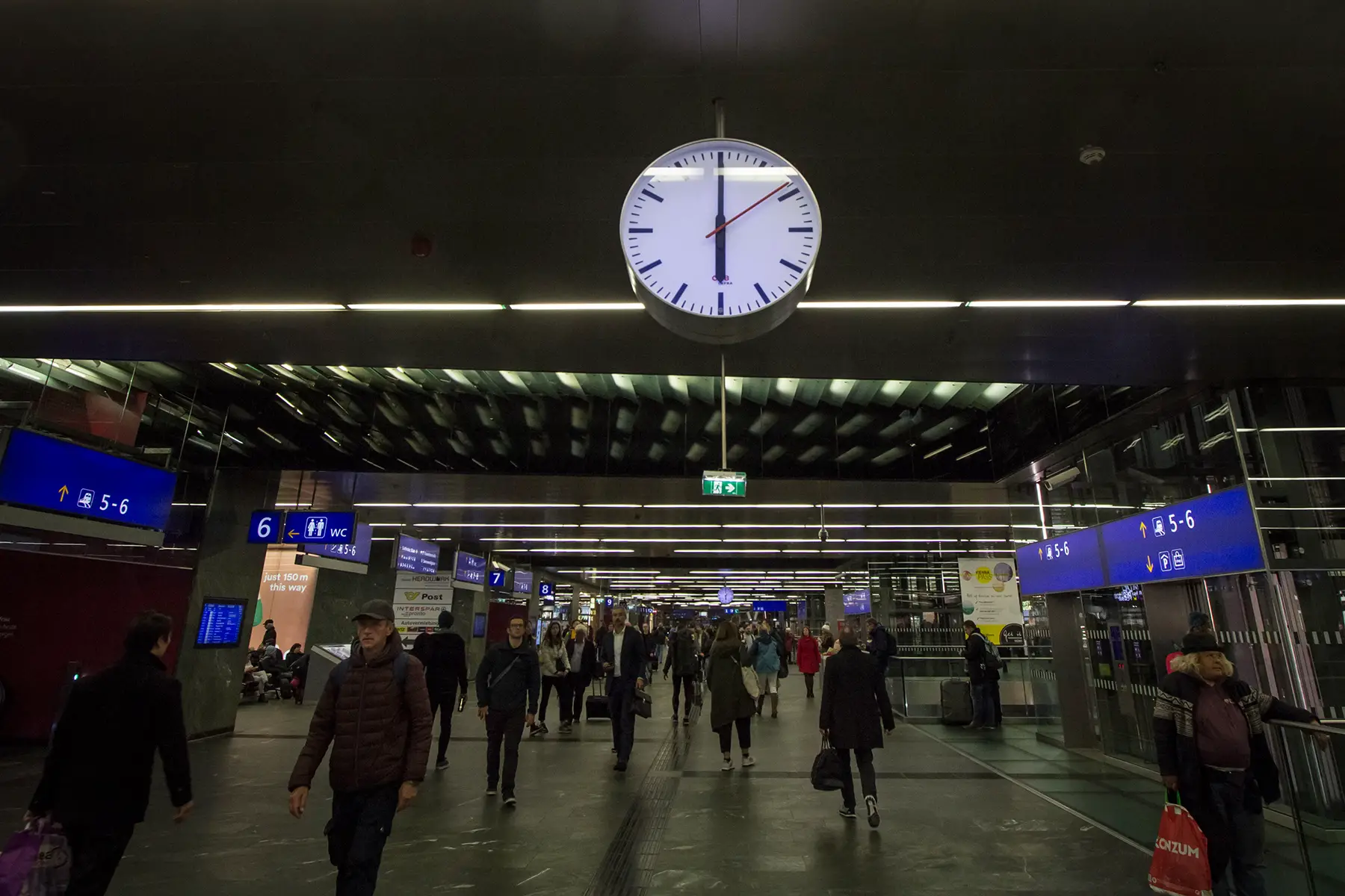 Commuters at Wien Hauptbahnhof