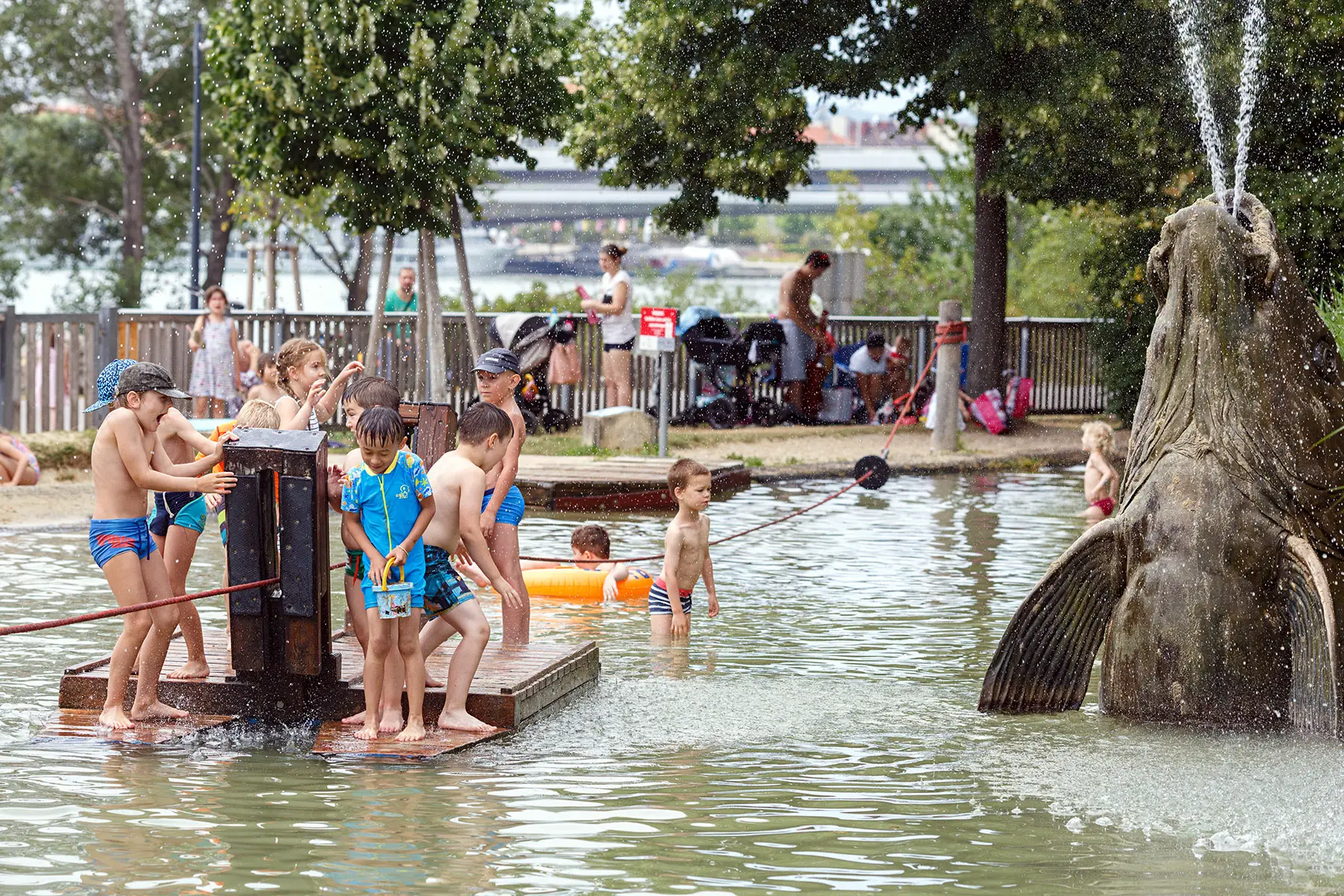 Kids playing in the water at the Wasserspielplatz Donauinsel in Vienna, Austria