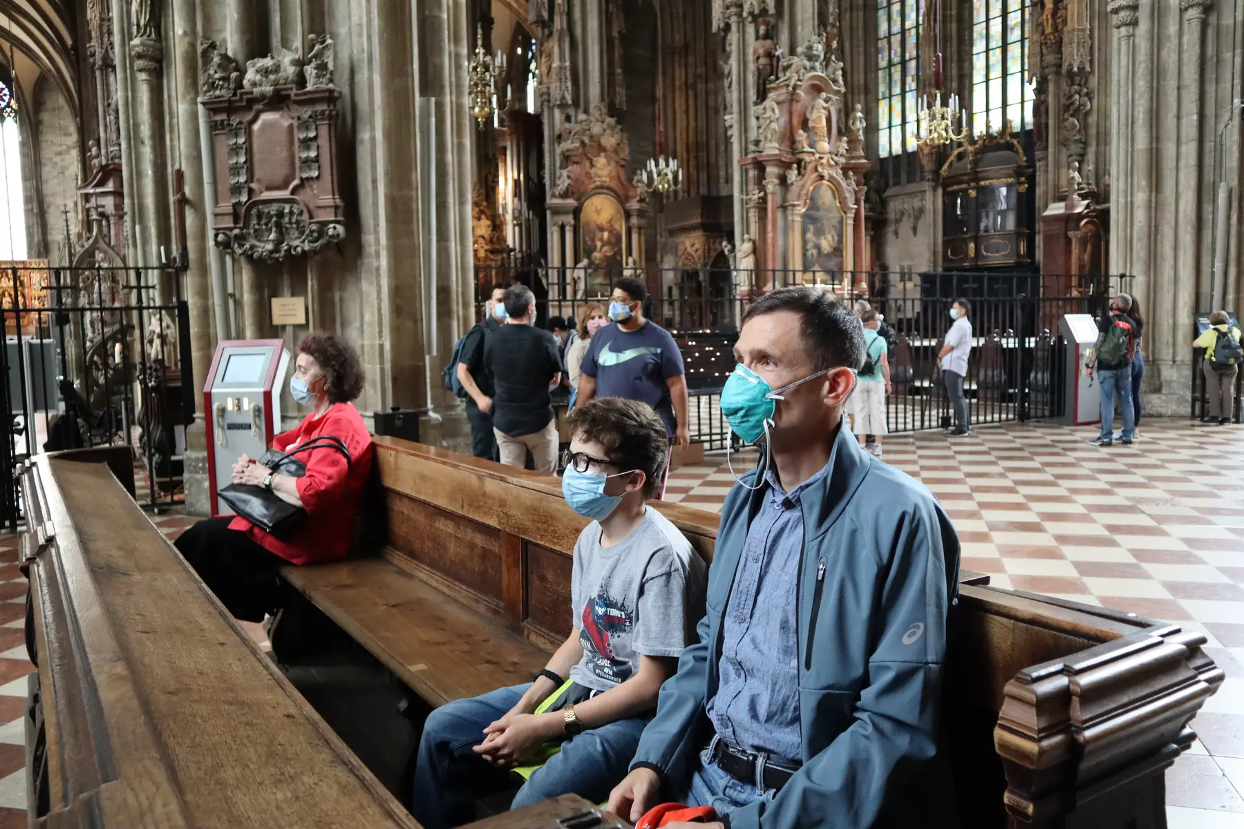 visitors with masks st stephens cathedral vienna