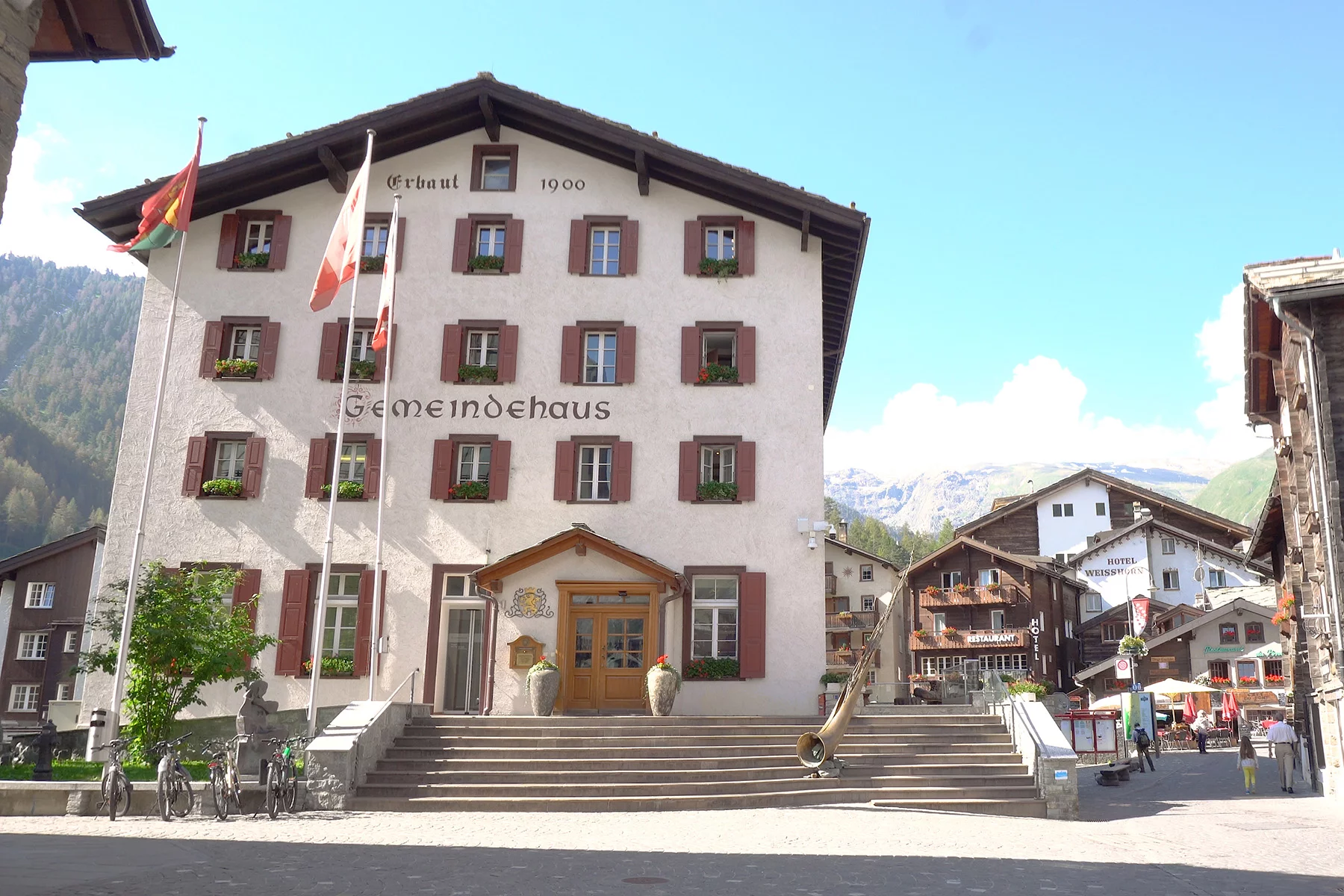 Registering your address in Switzerland at the Gemeindehaus