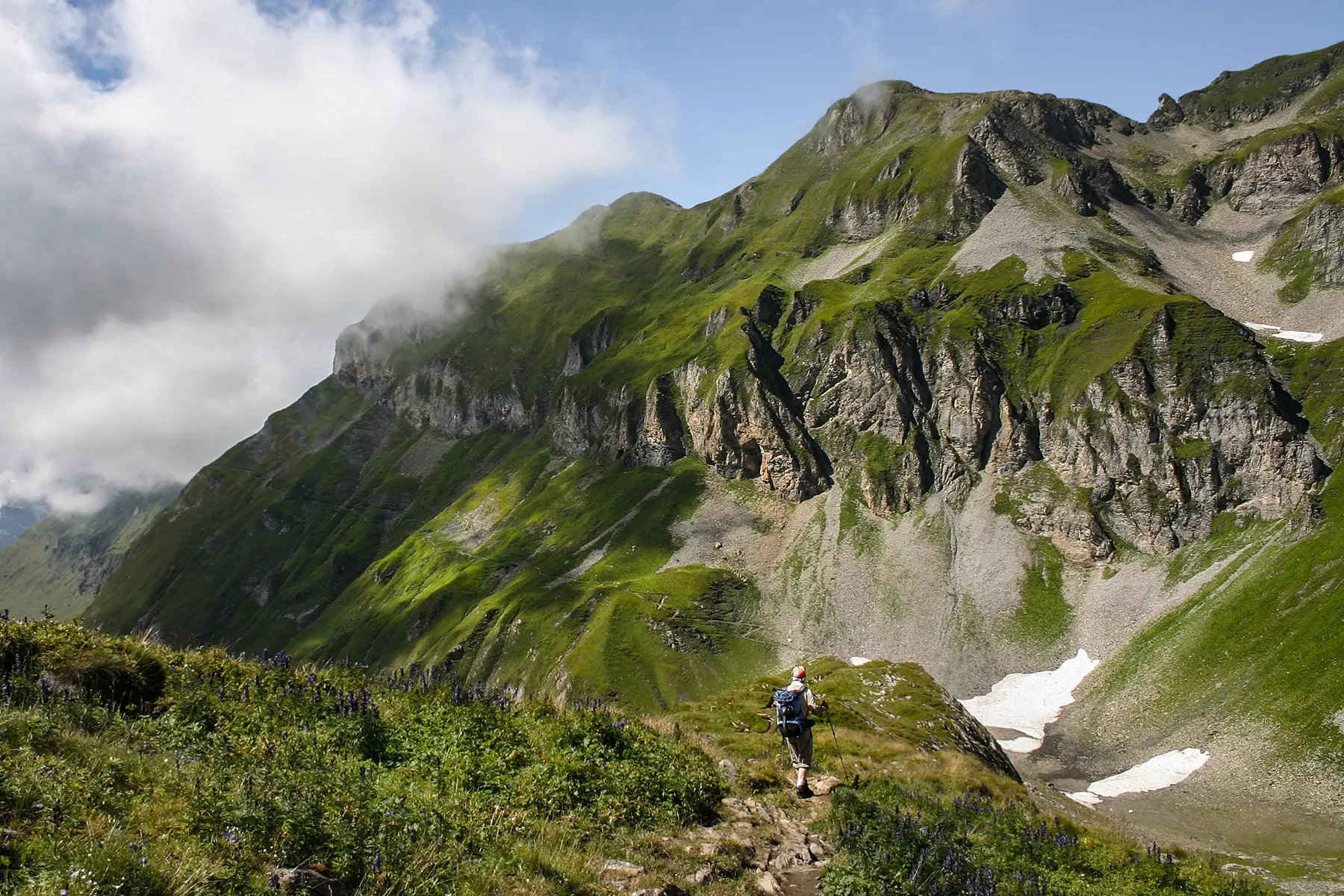 Best hikes in Switzerland: the dramatic landscape of the Interlaken-Oberhasli region
