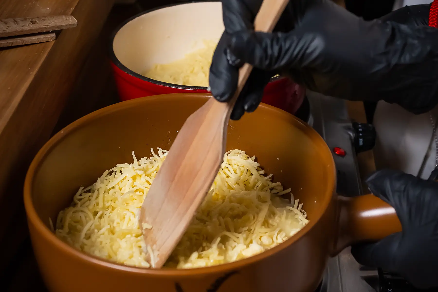 Preparing cheese fondue