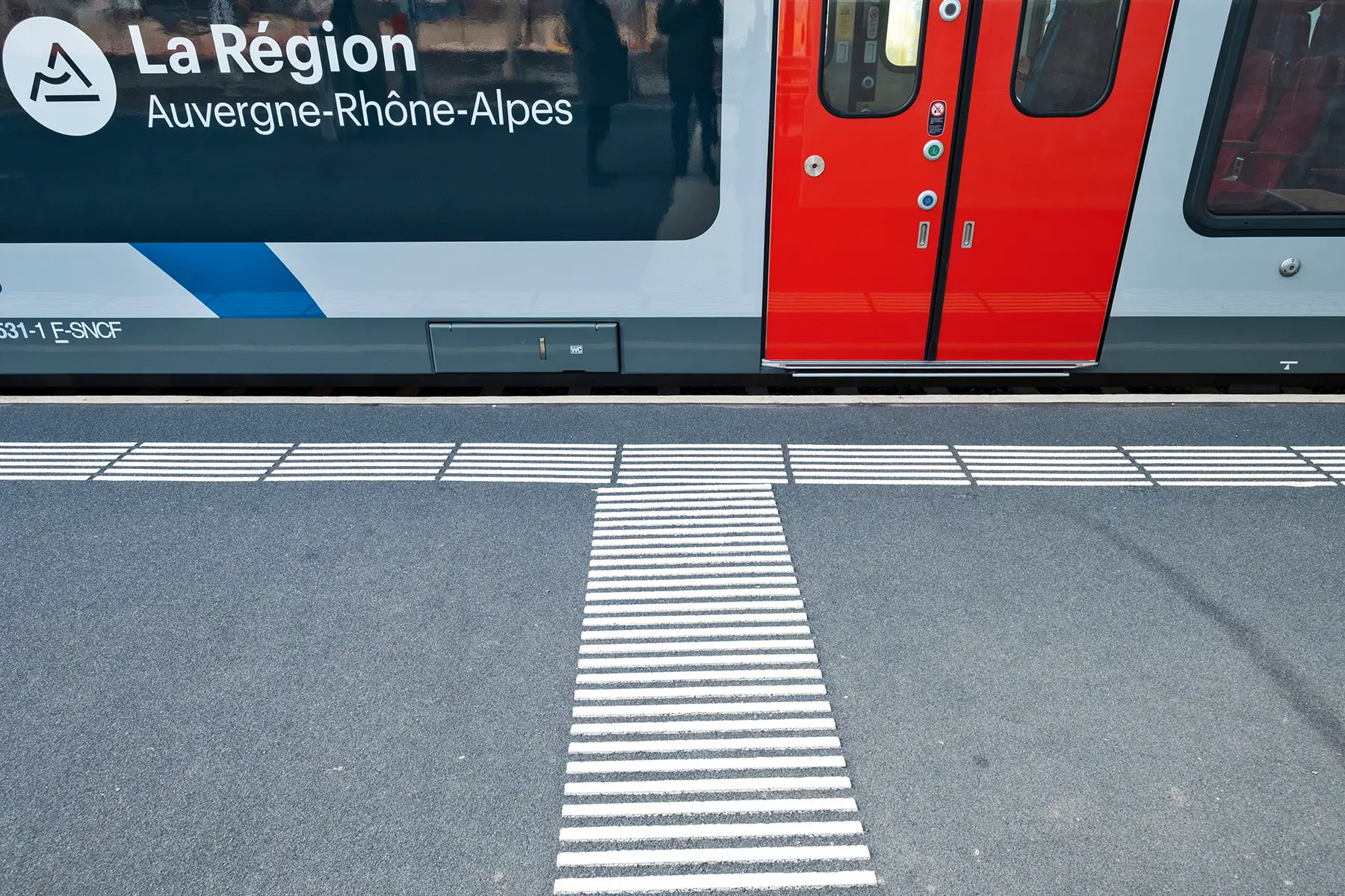 Tactile paving at a train station in Geneva