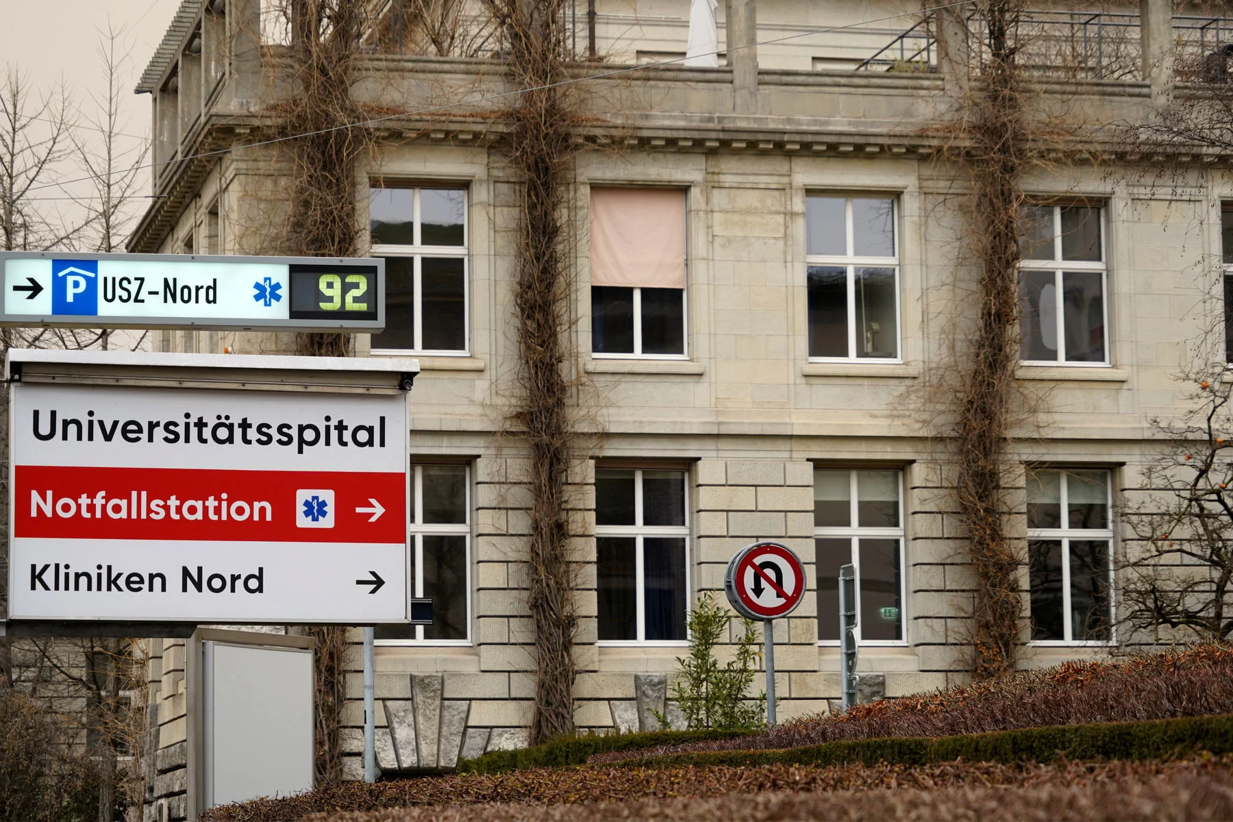 hospitals in Switzerland: sign board pointing to Zurich's Universitätsspital emergency room