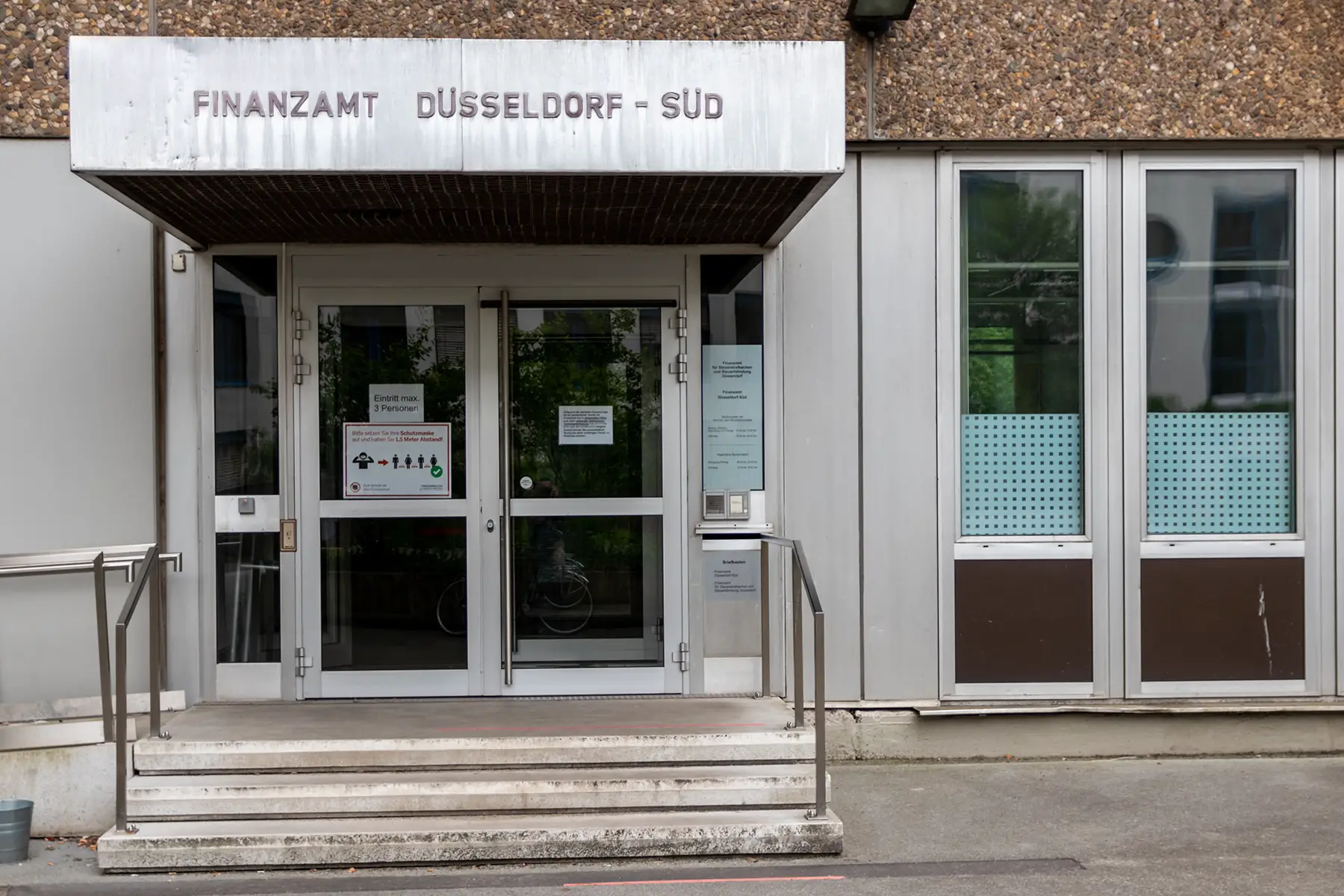 Finanzamt office exterior in Düsseldorf