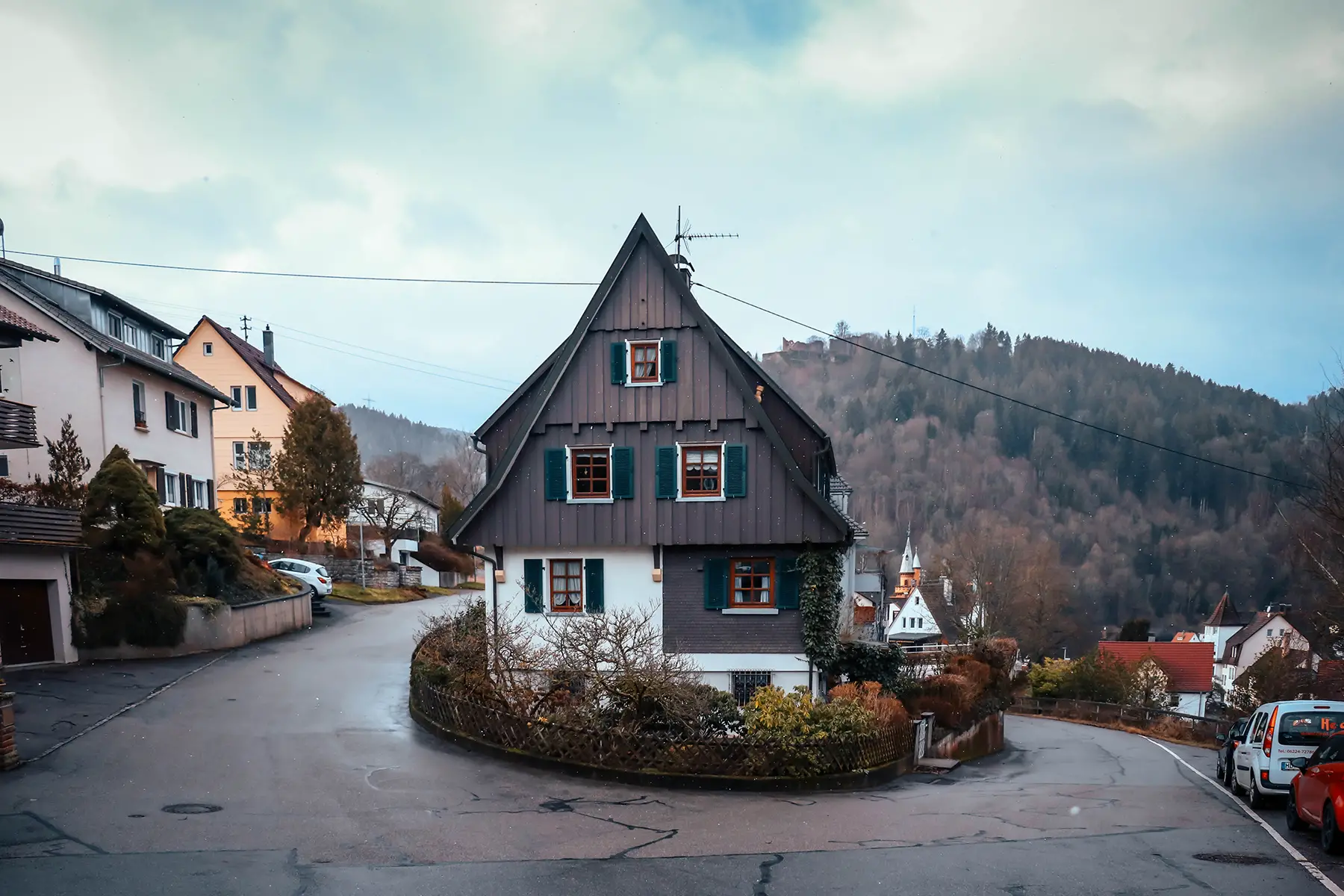 Dark house in neighbourhood in Schramberg