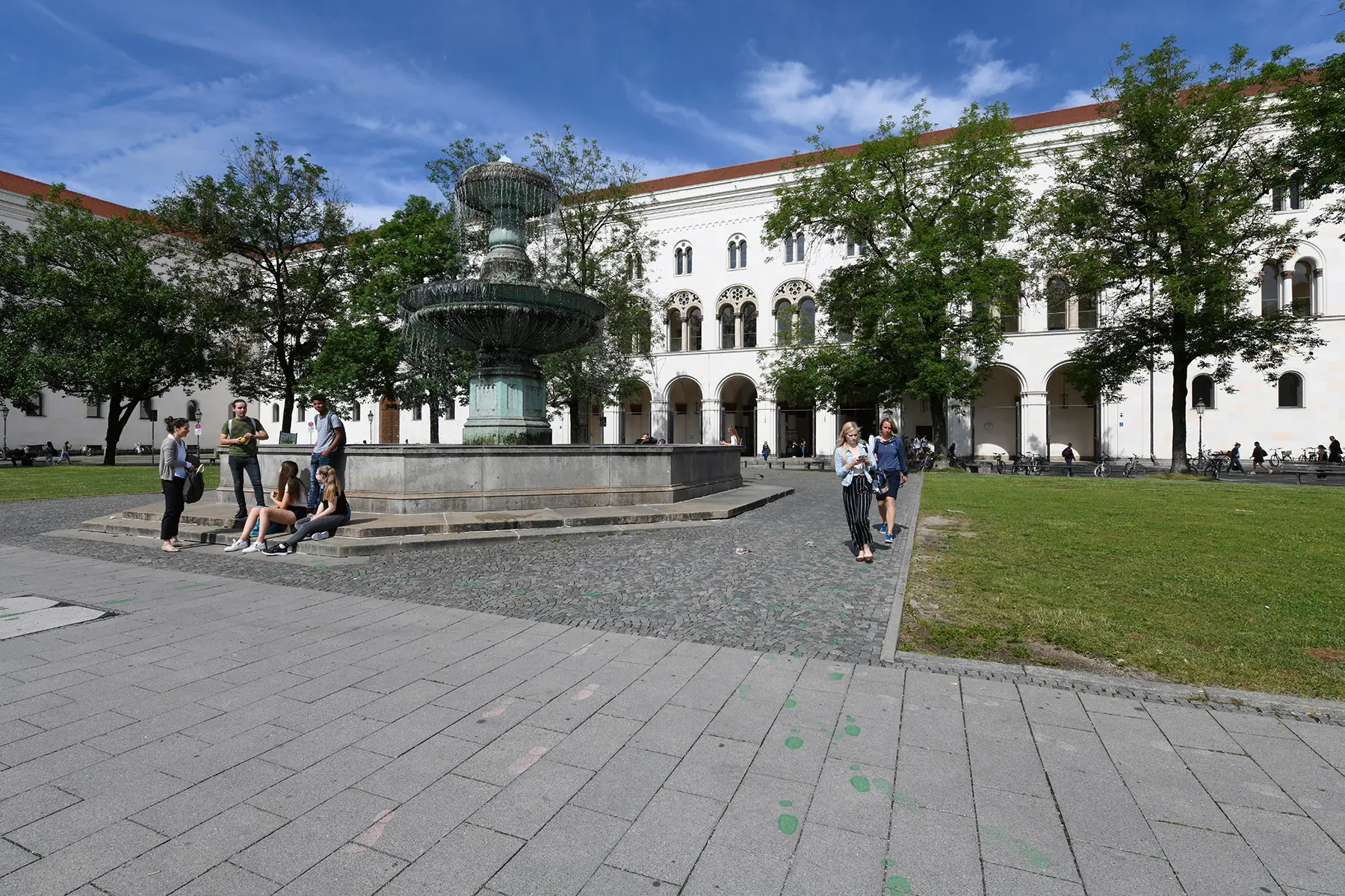 Students outside LMU Munich