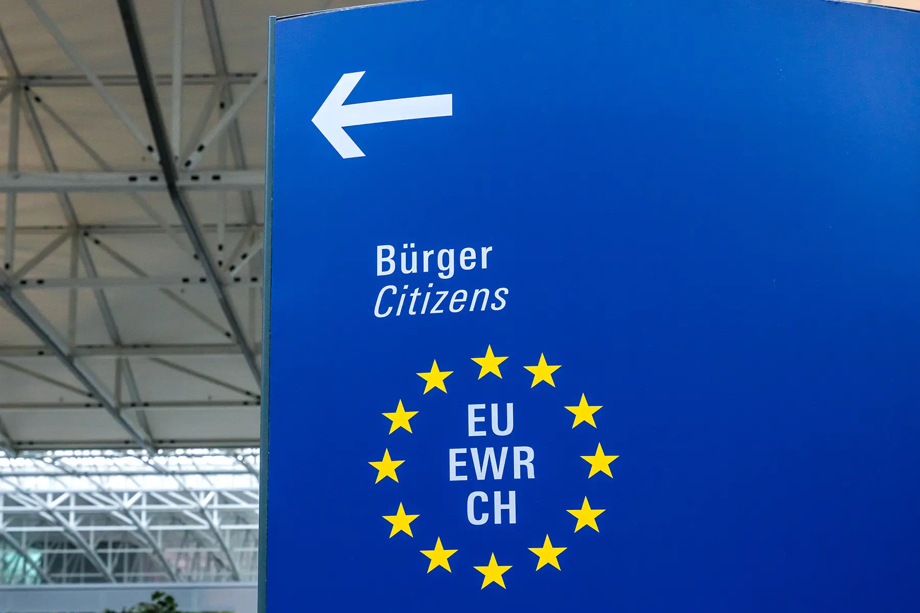 Blue sign directing EU Citizens to passport control in Frankfurt