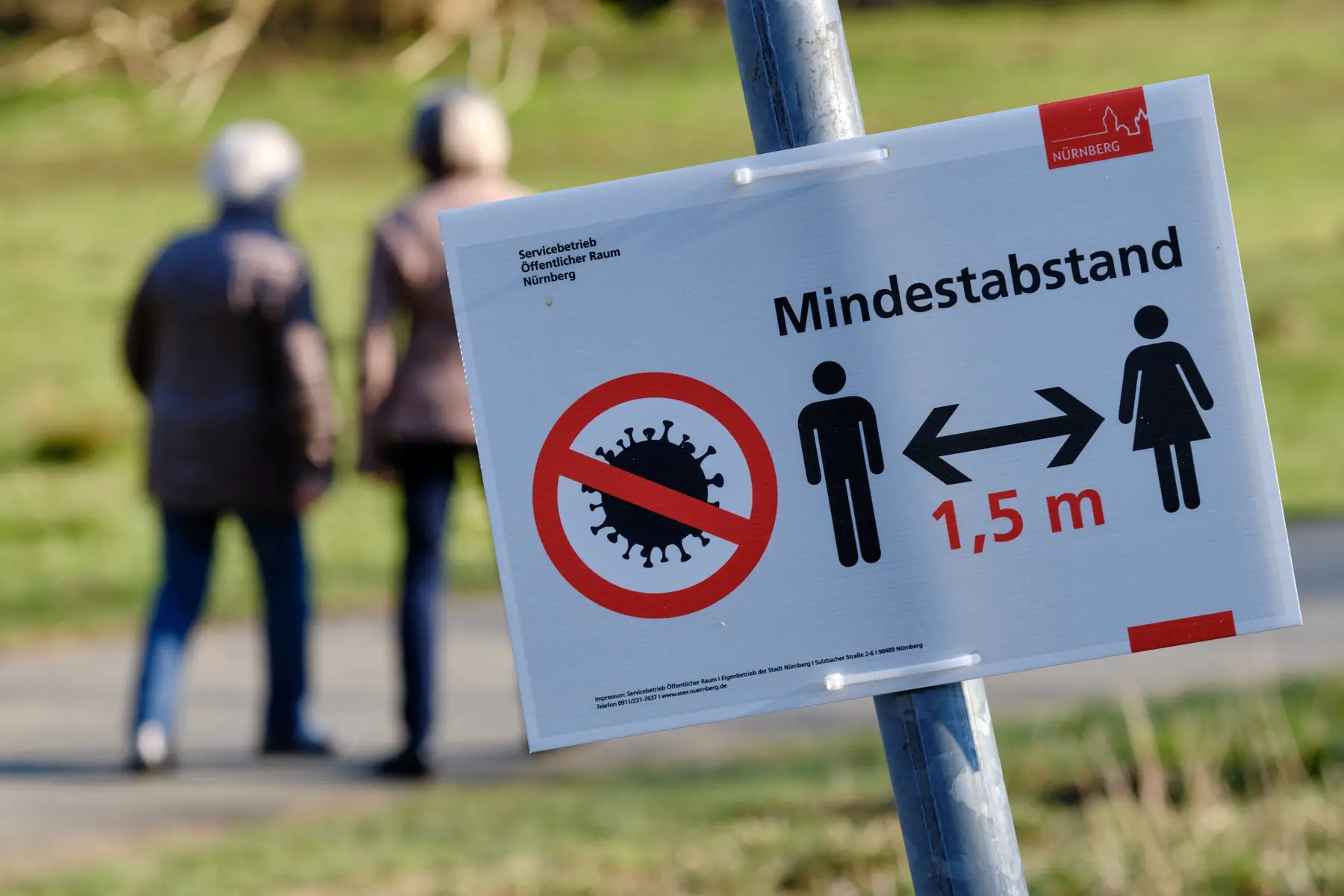 Social distancing sign during the coronavirus pandemic in Nürnberg, Germany