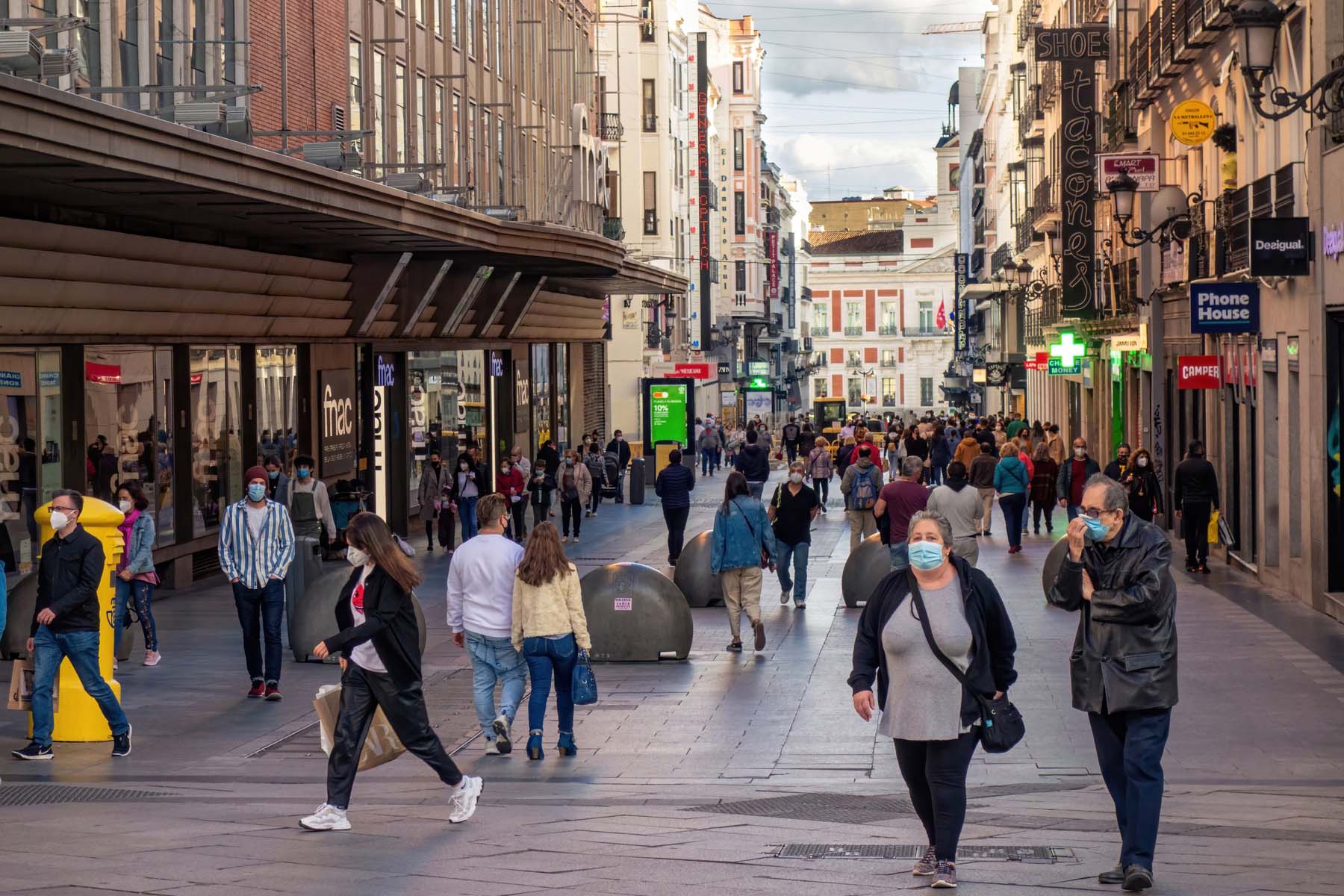 shoppers wearing masks on main street in Spain