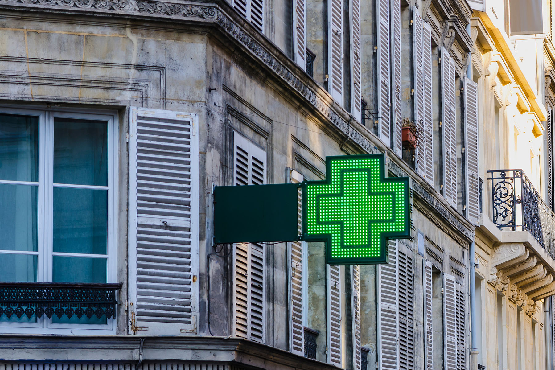 Pharmacy offering medical care in Spain.