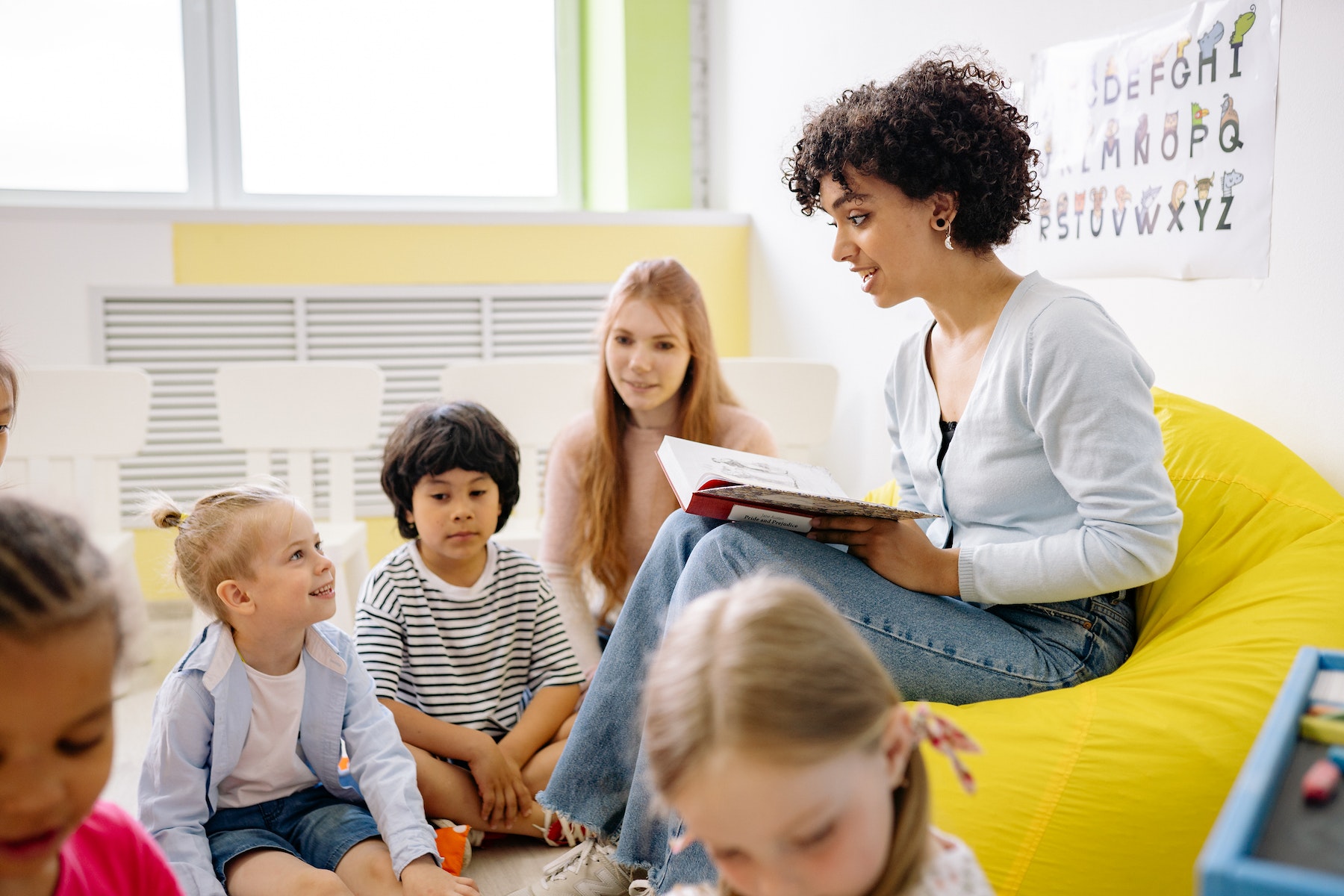Elementary school teacher reading to children
