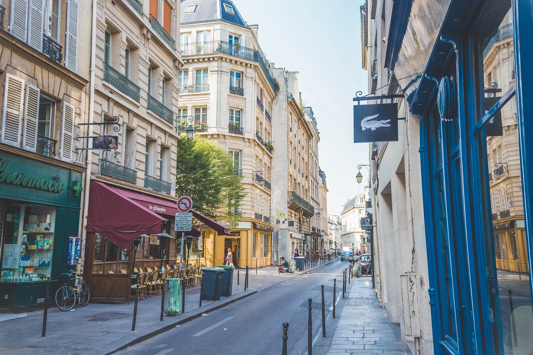 Street in Le Marais, 4th arrondissement of Paris
