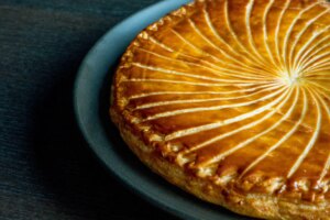 Galette des Rois: the little surprises of the king cake baby