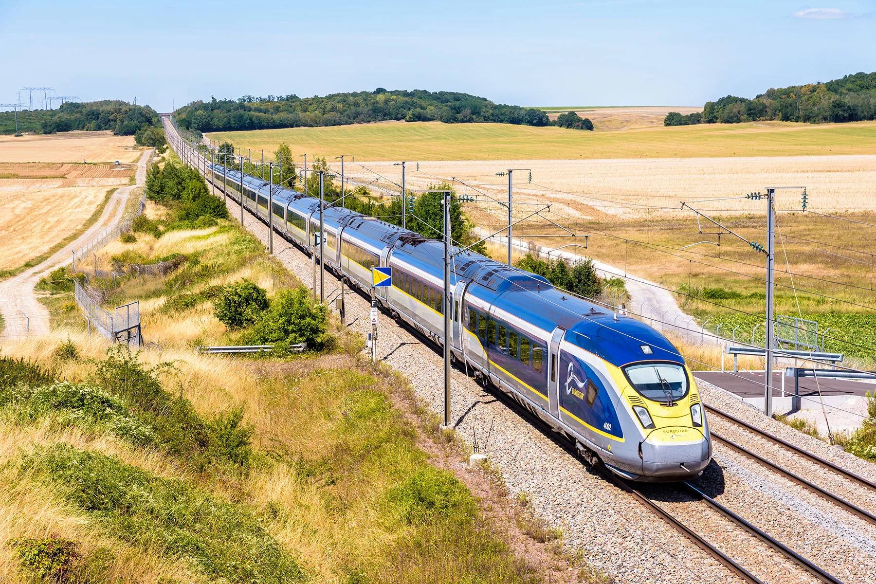Road and rail removals to France