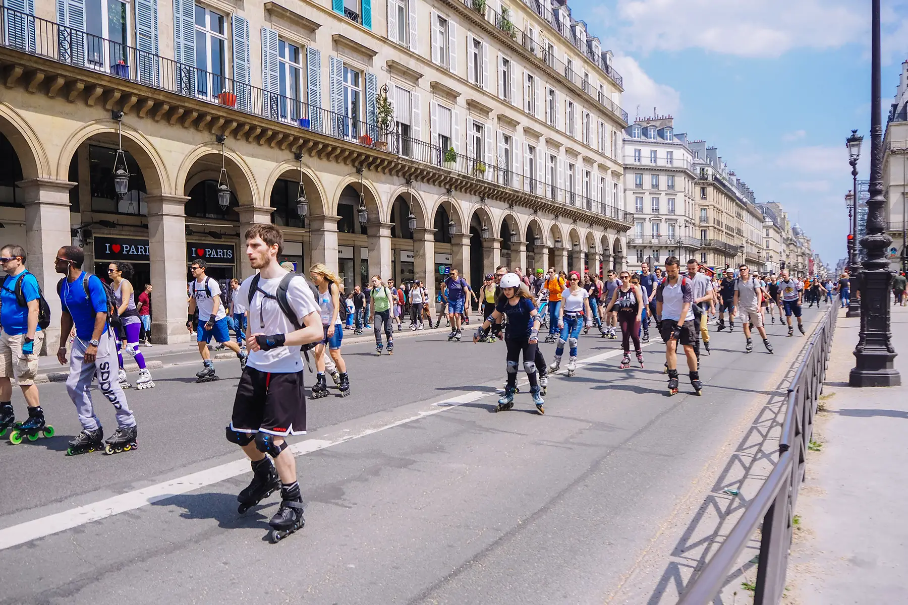 A mass rollerblading event in Paris