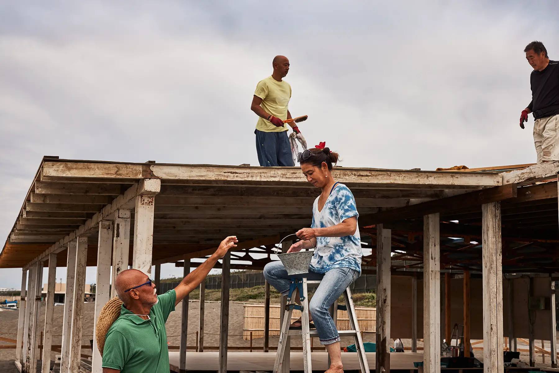 A group of volunteers putting a roof on a house