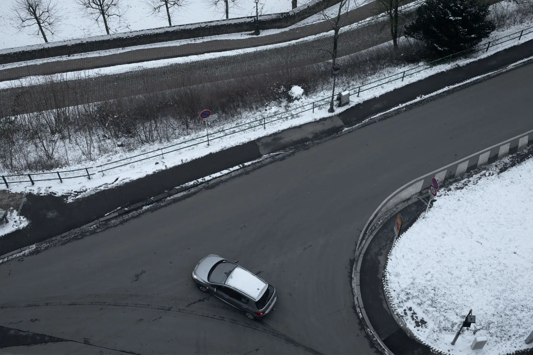 a car turning left at snowy intersection