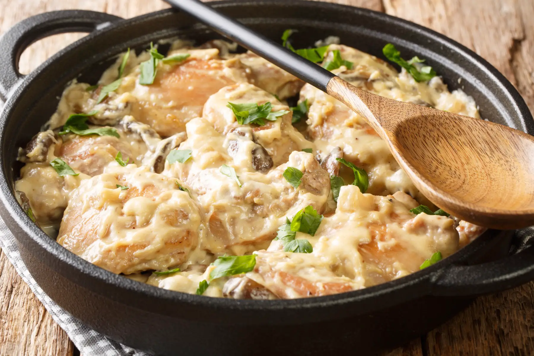 Luxembourger chicken with reisling sauce