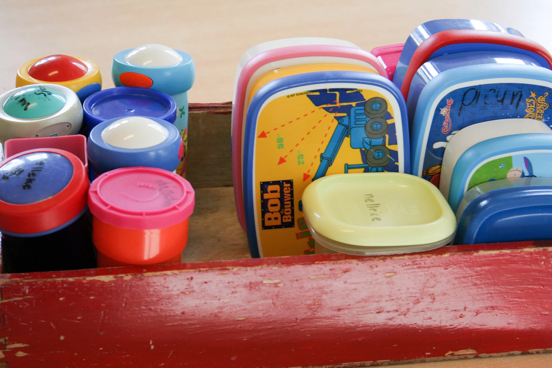 A collection of student lunchboxes at a Dutch school