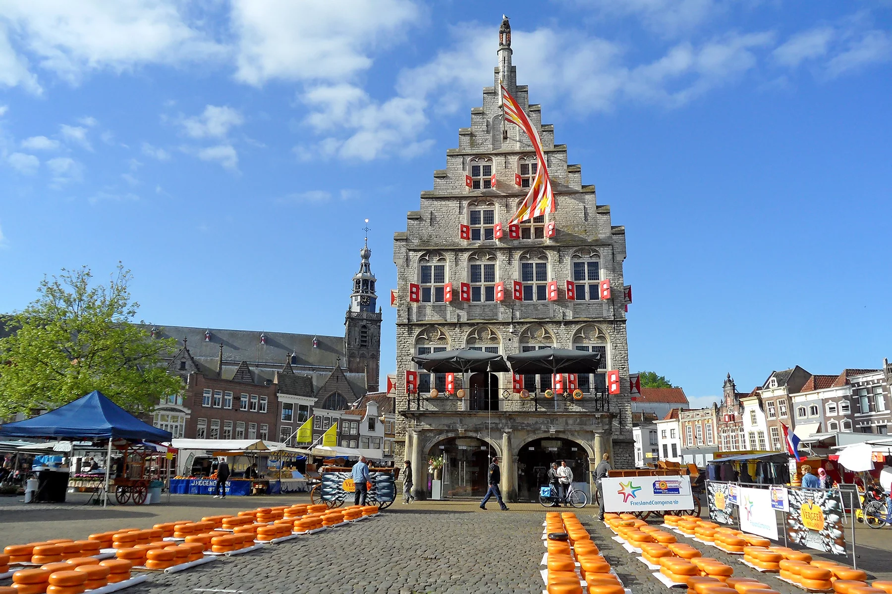 Gouda cheese market and town hall