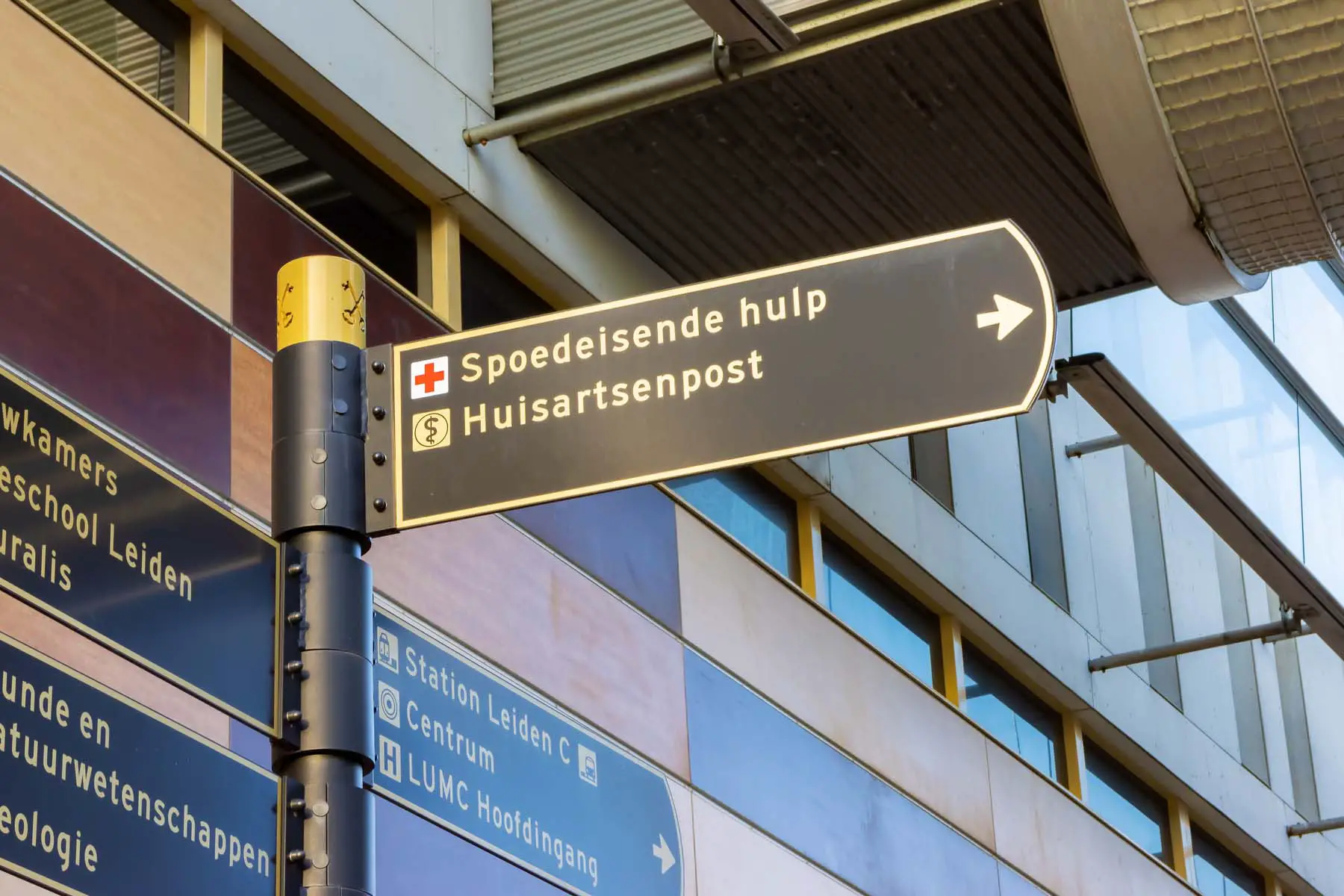singpost for the huisartsenpost at a hospital in the Netherlands