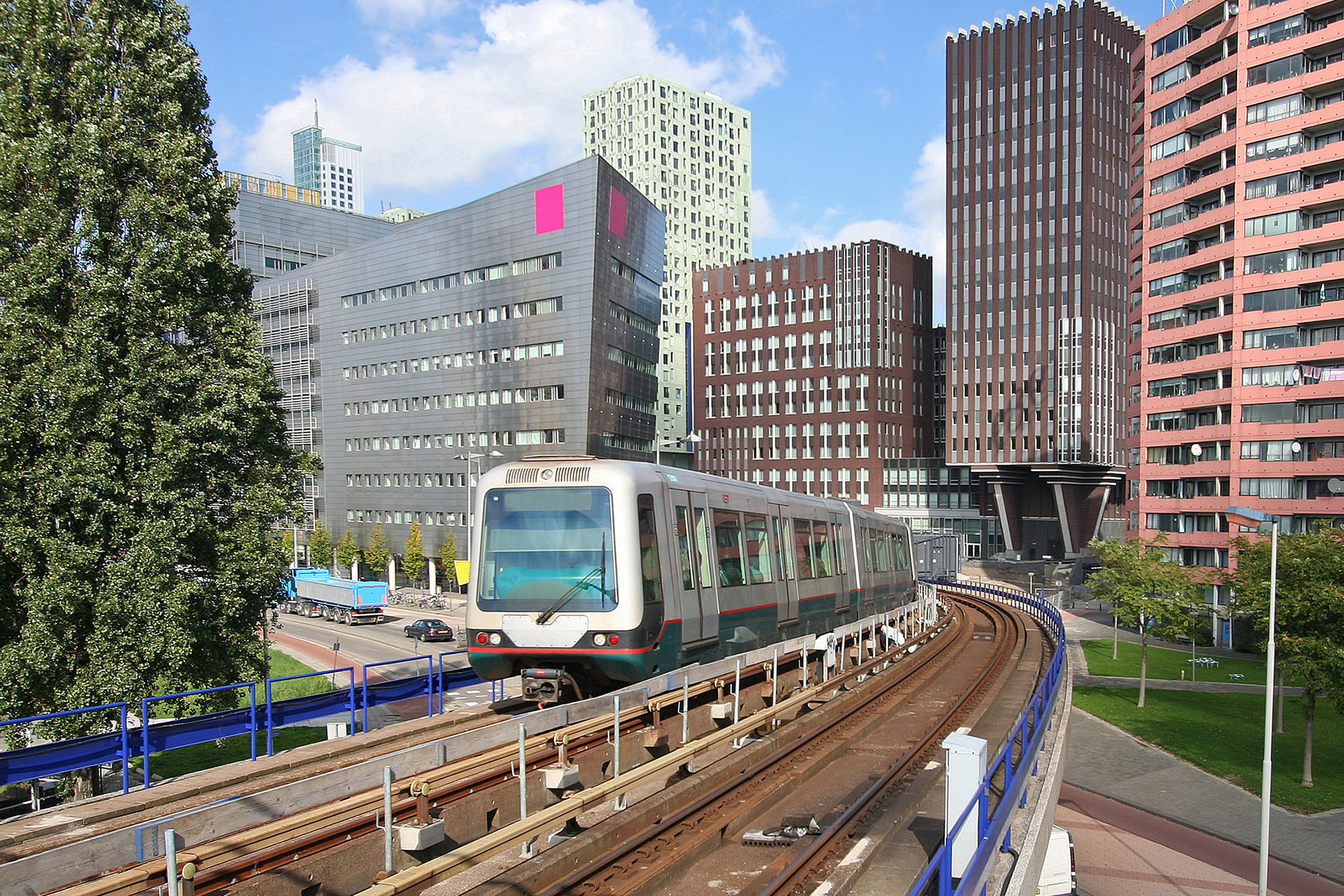 Metro is leaving station Maashaven in Rotterdam, with buildings in the background. 