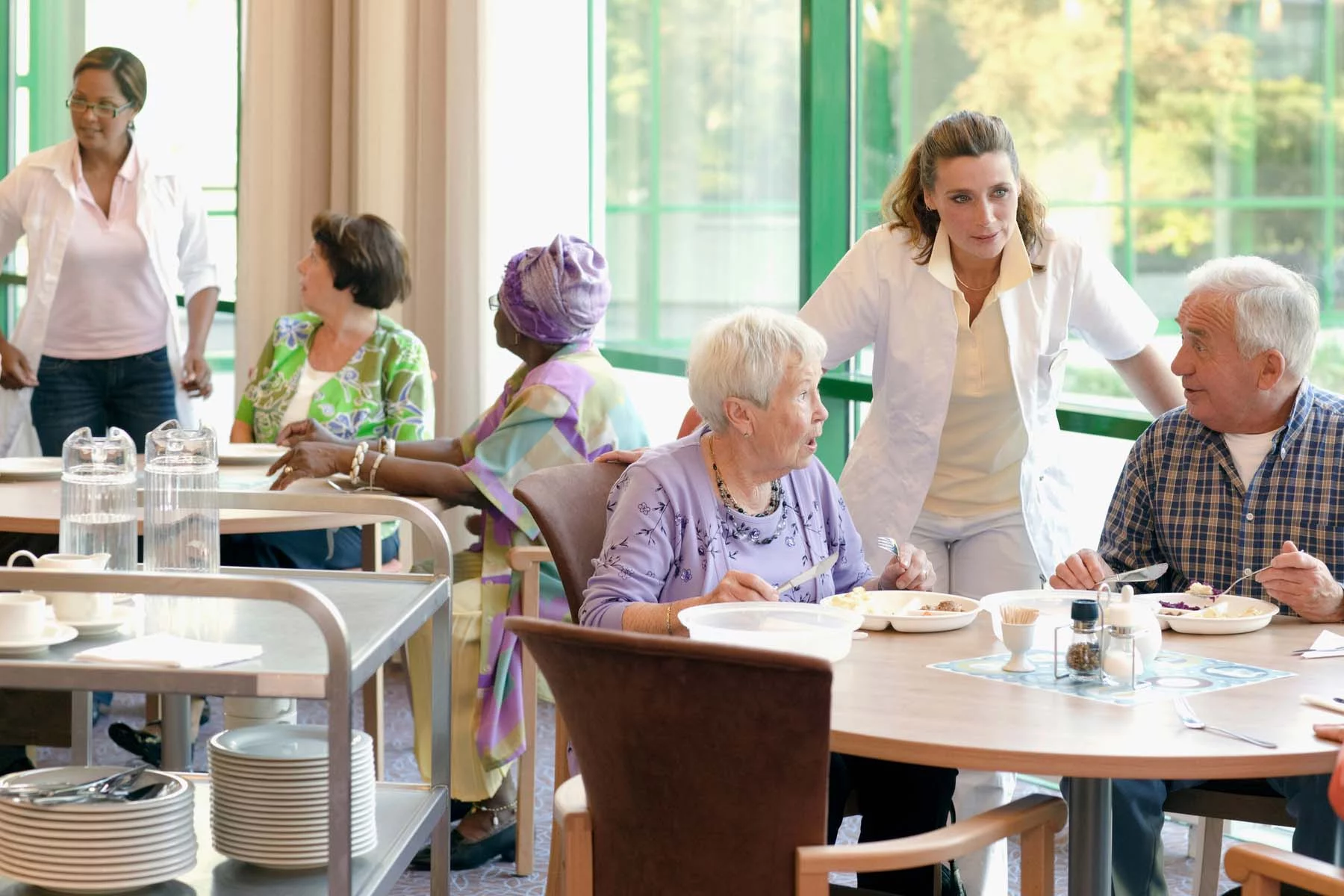 nurse talking to elderly patients