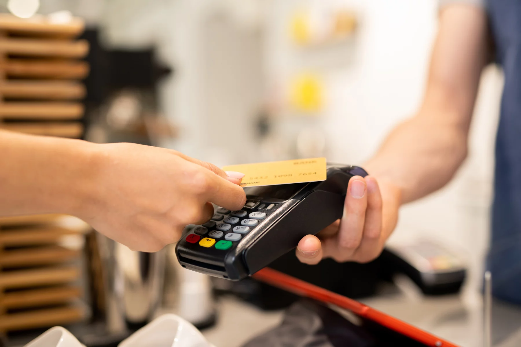 Paying the bill with a contactless card