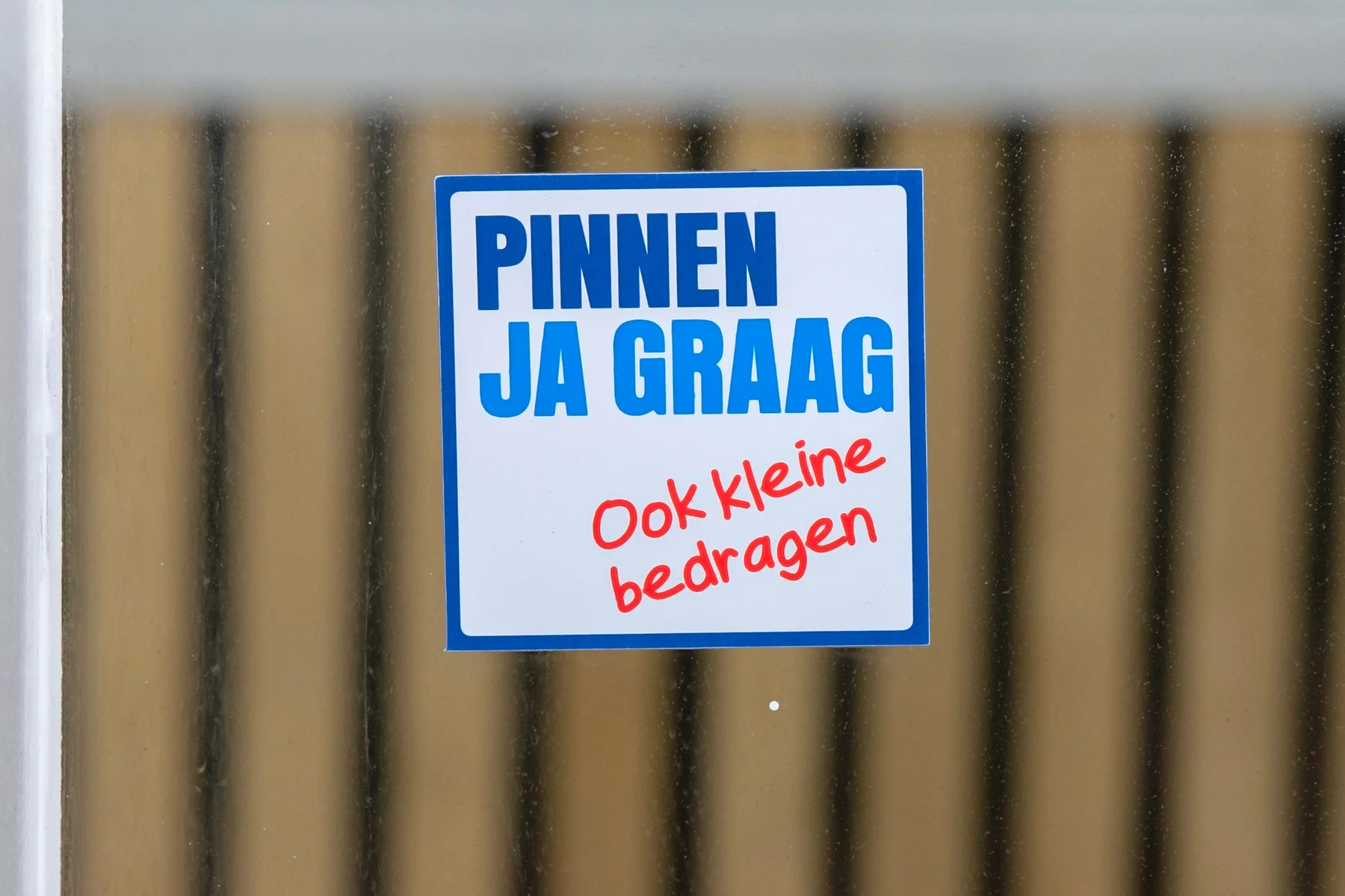 Pinnen, ja graag sticker in a store window in Amsterdam, the Netherlands