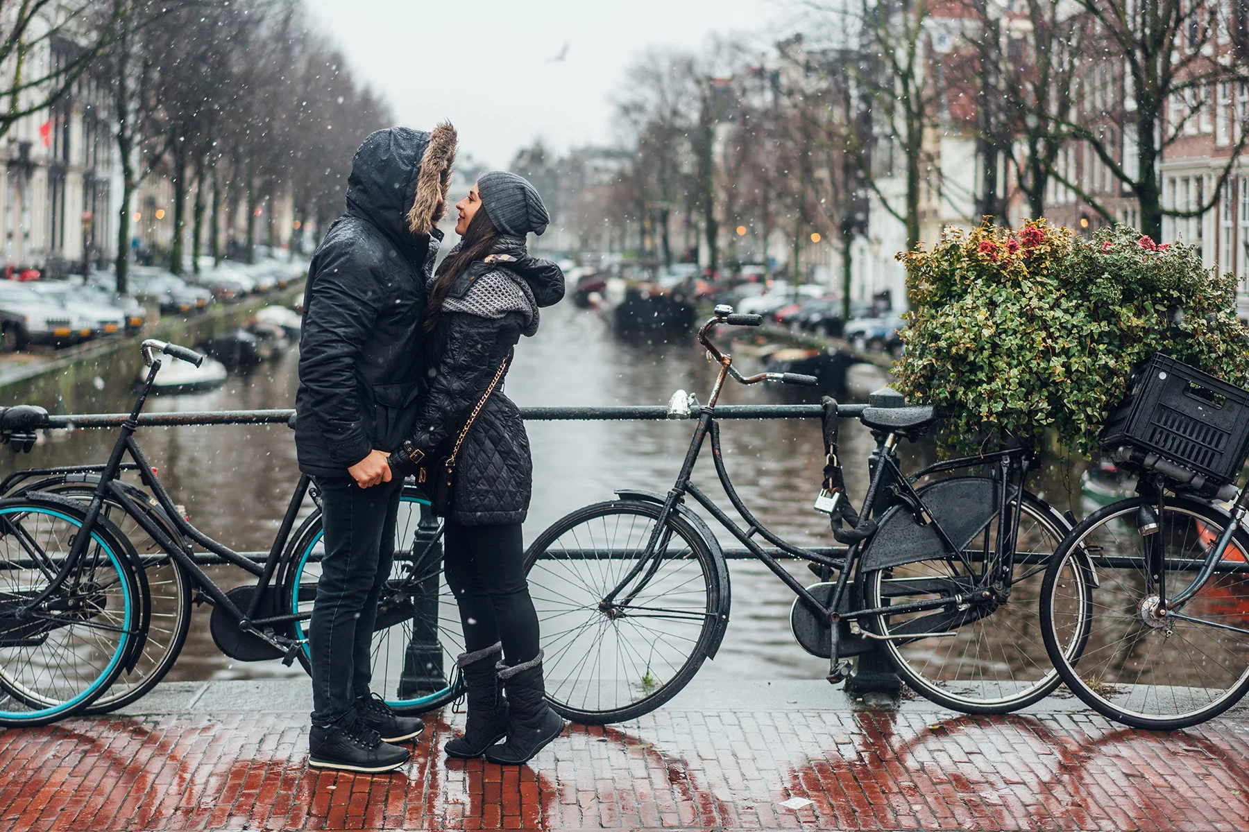 Romantic couple in the snow in Amsterdam