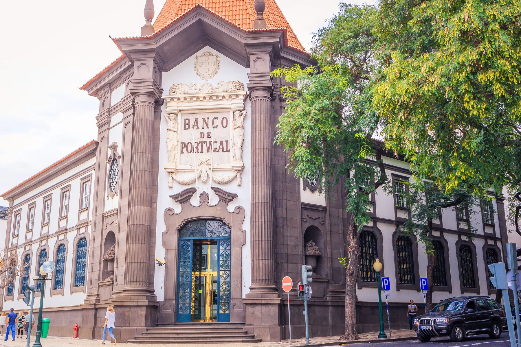 apply for home insurance: Banco de Portugal in Funchal