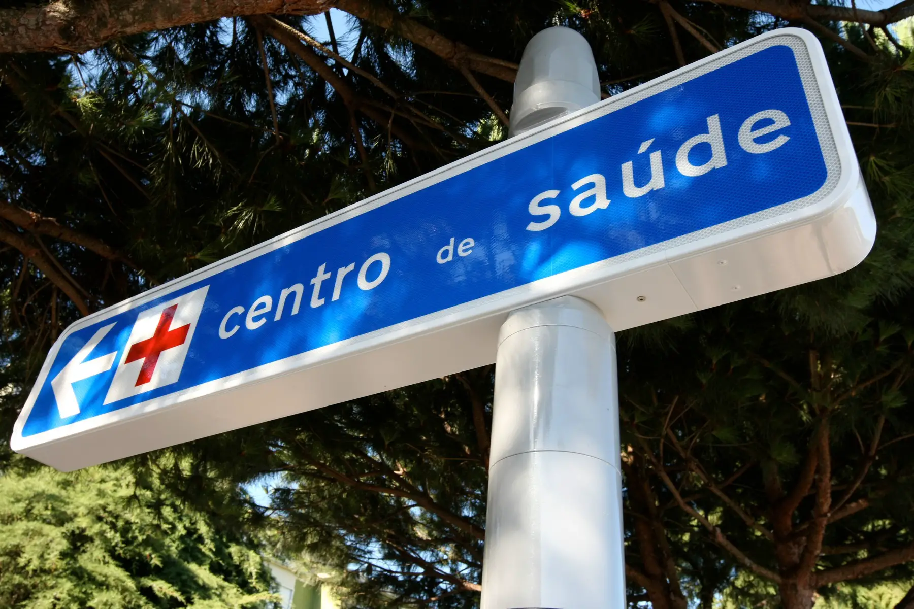 Street sign pointing to health center in Portugal
