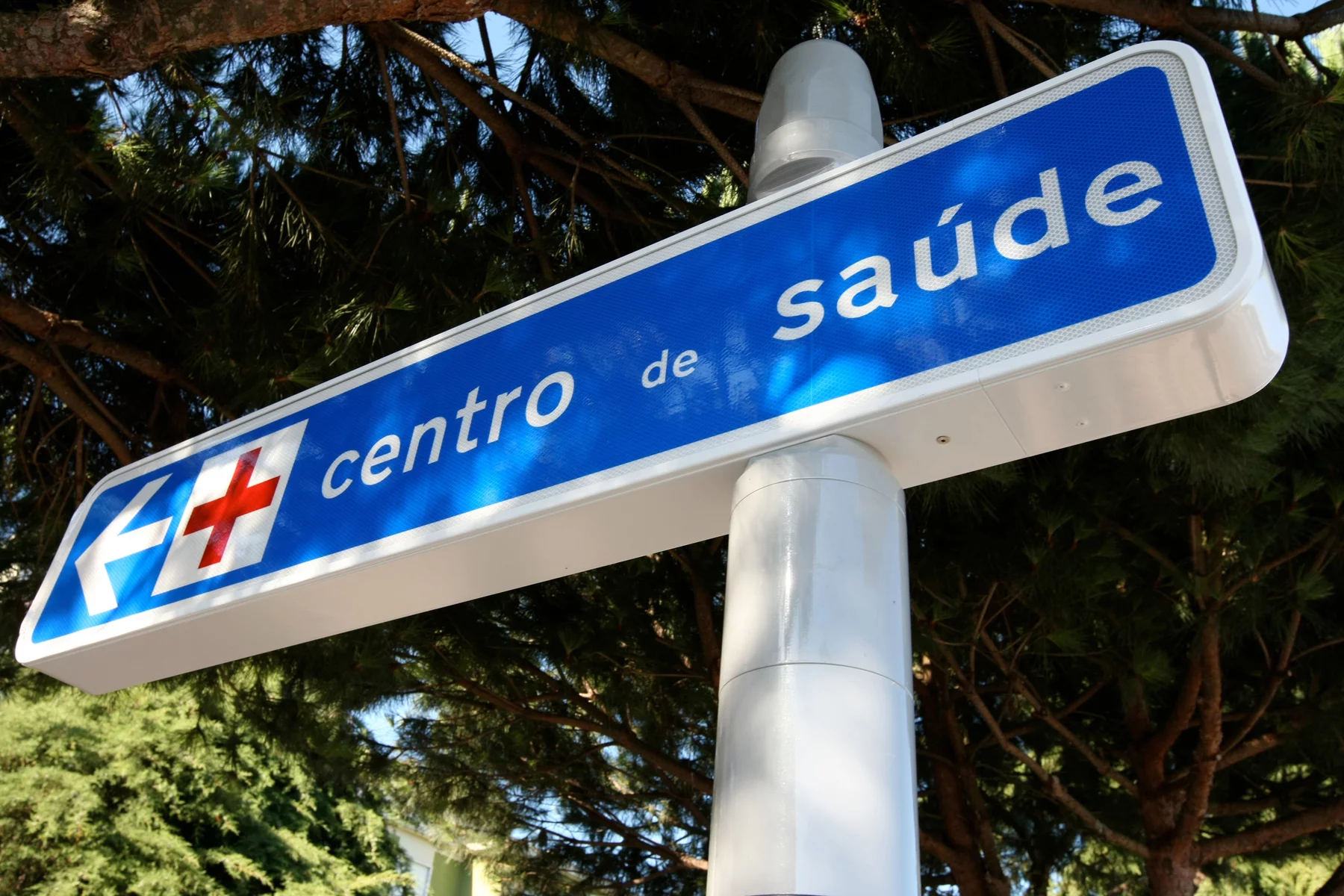 sign for a healthcare center in Portugal