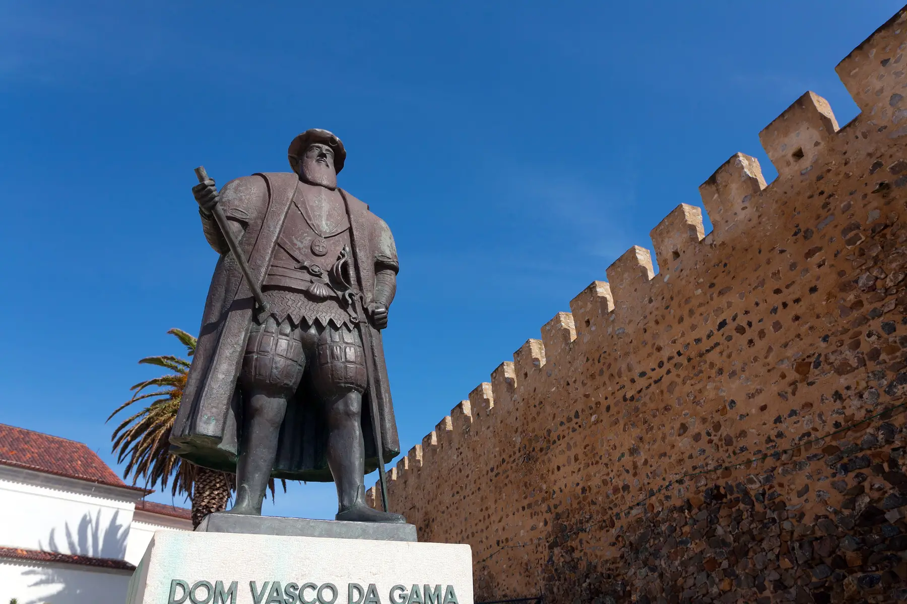 Vasco de Gama statue
