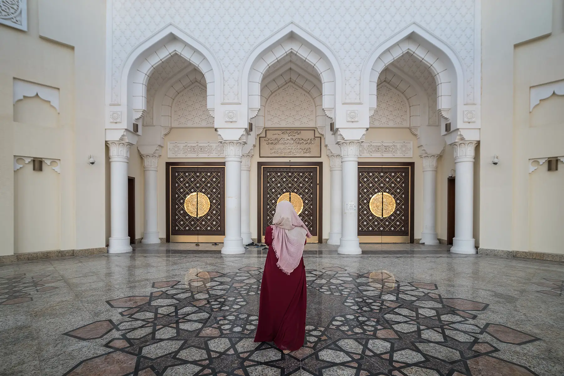 Qatari woman at the Al Wukair Grand Mosque in Qatar