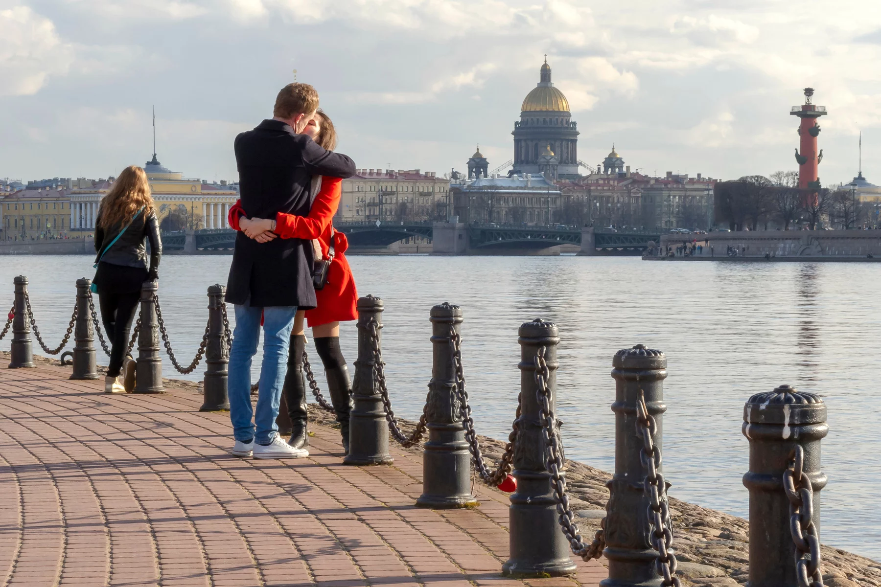 Couple kissing on a date in Saint Petersburg