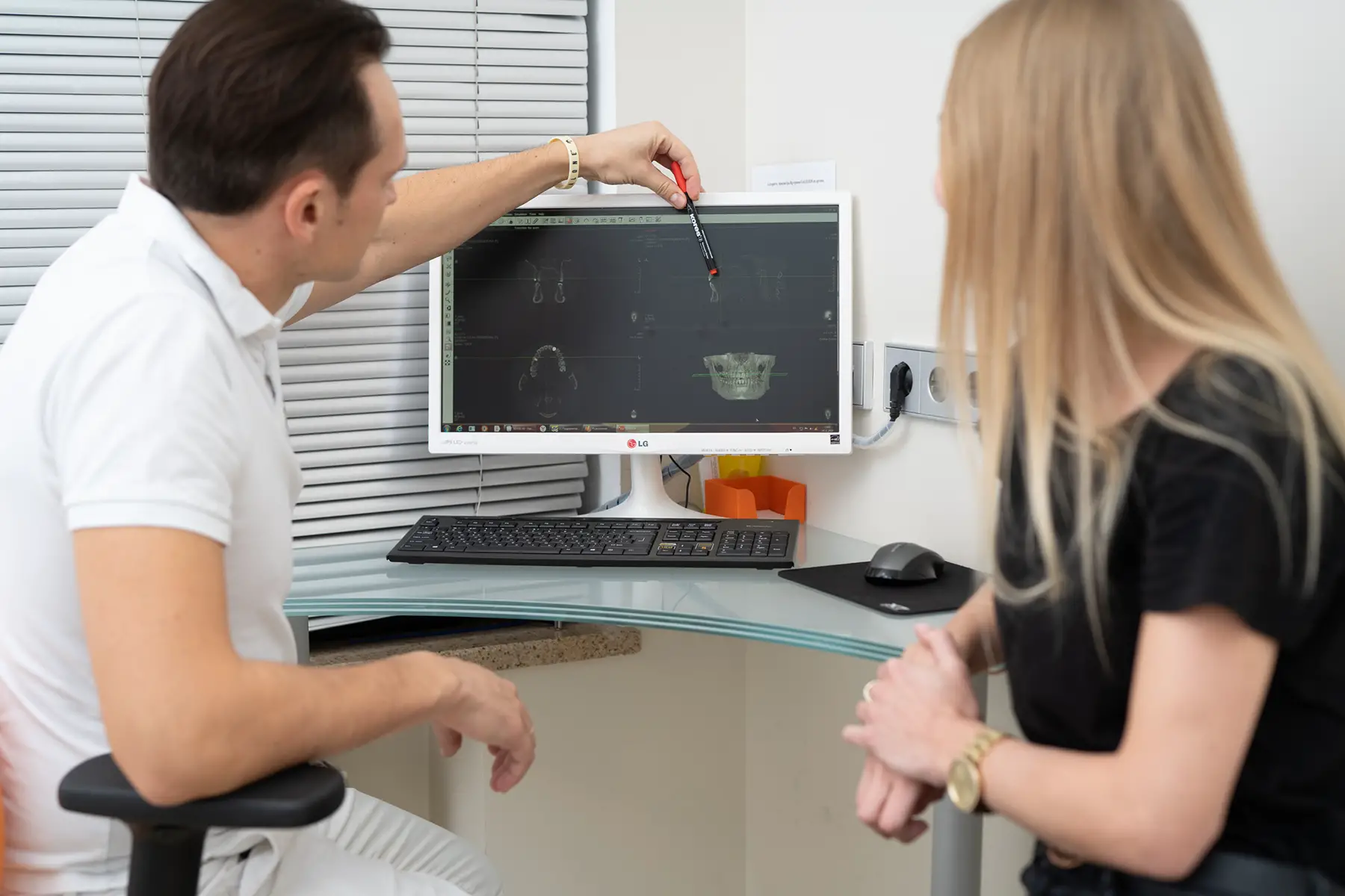 Dentist and patient looking at a computer screen