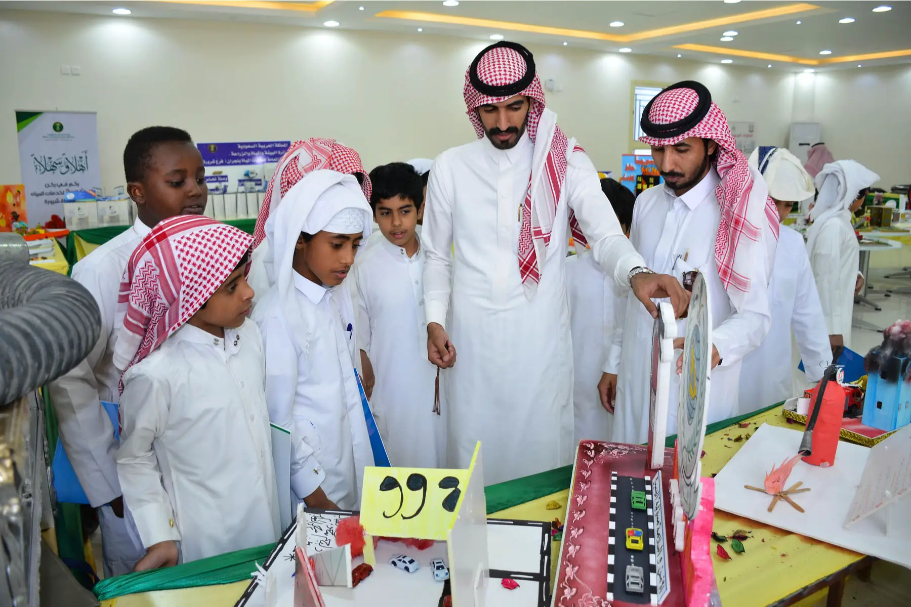 Saudi primary school pupils on field trip