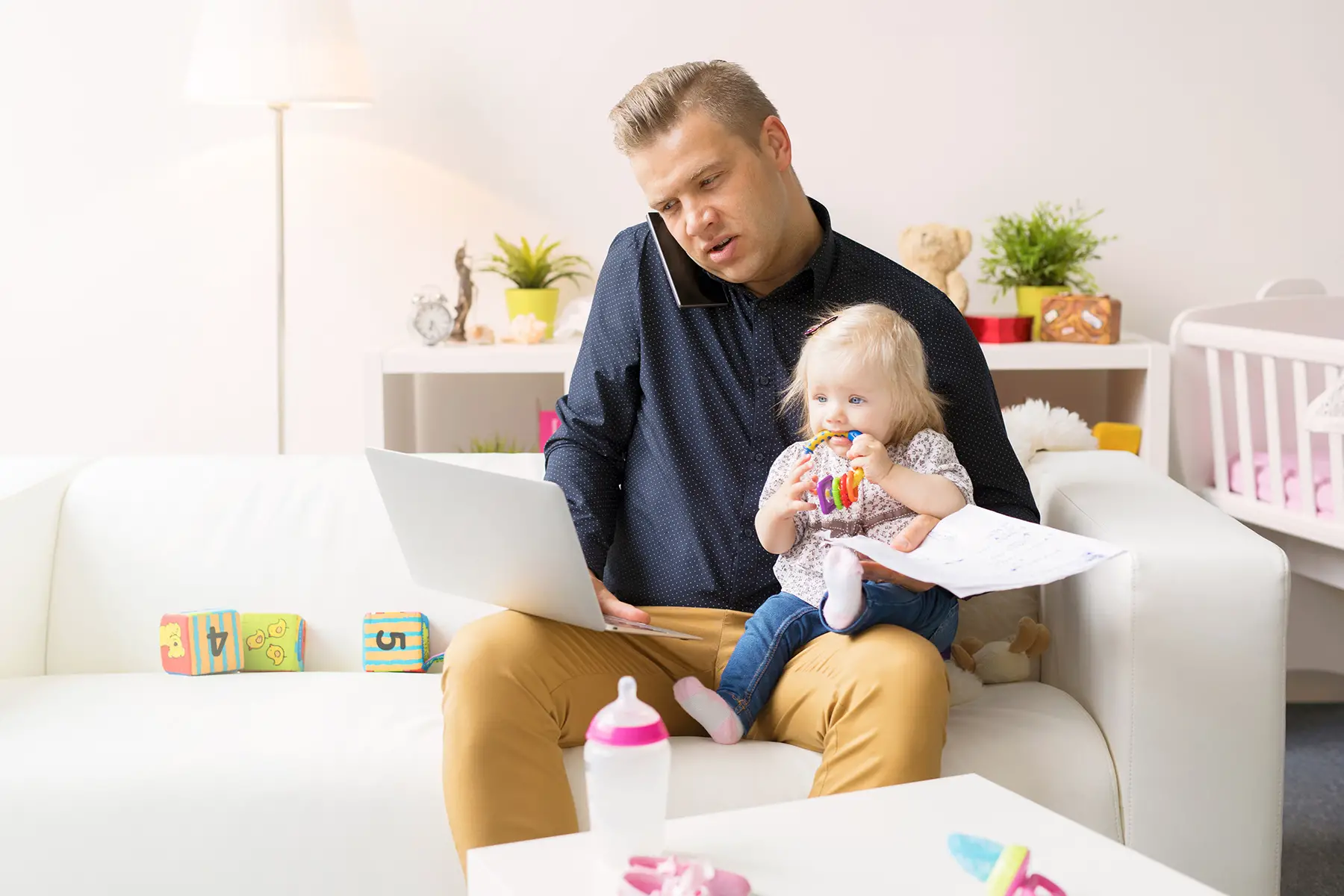 Solo dad applying for a UK parent family visa online while holding toddler