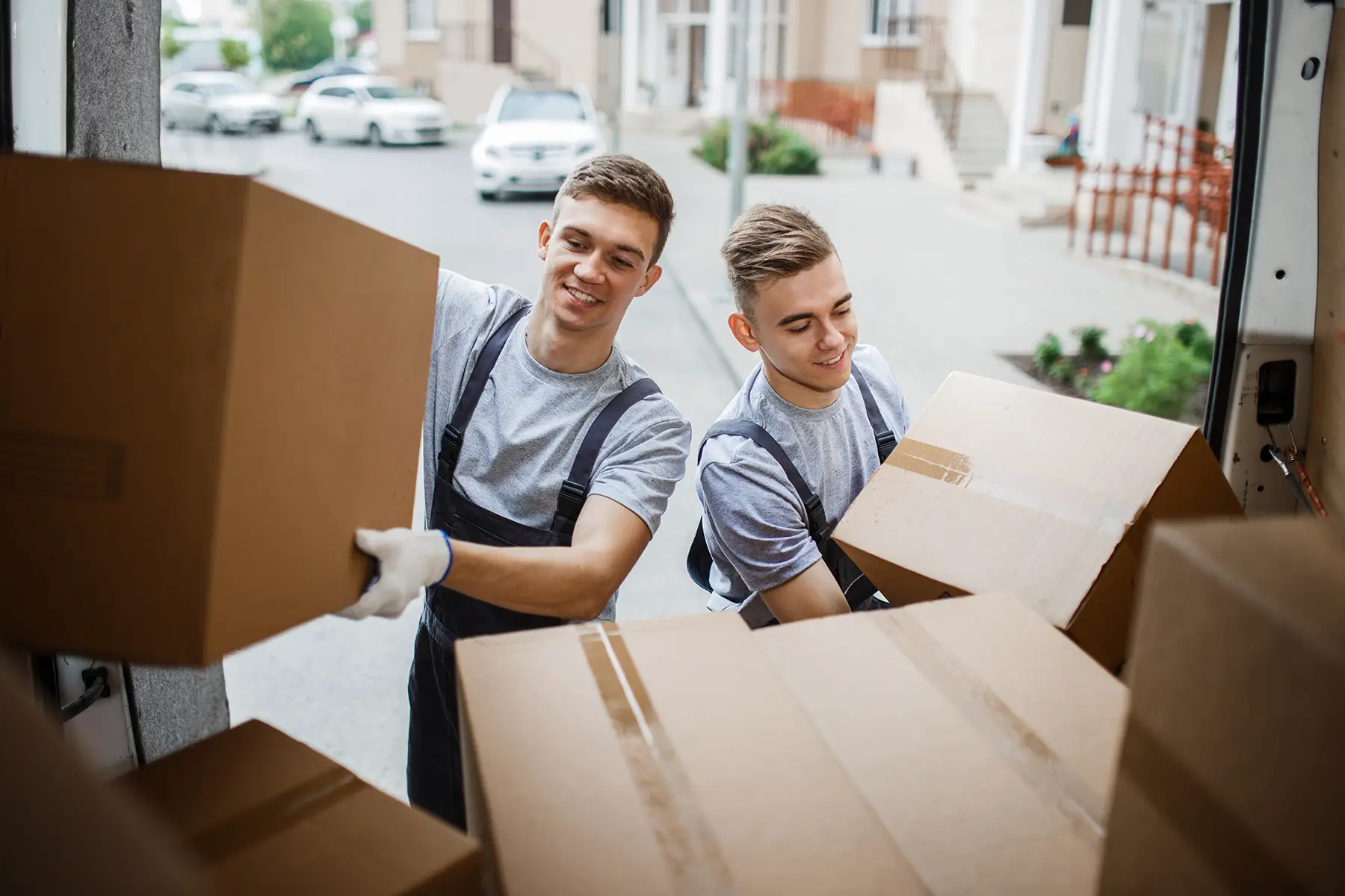 moving out checklist: movers